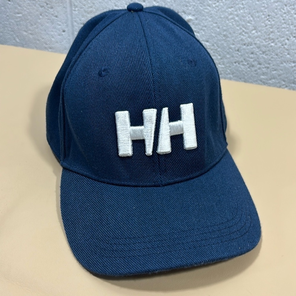 Helly Hansen adjustable navy colour baseball cap​​​​​​​​